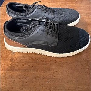 Steve Madden Boys size 5